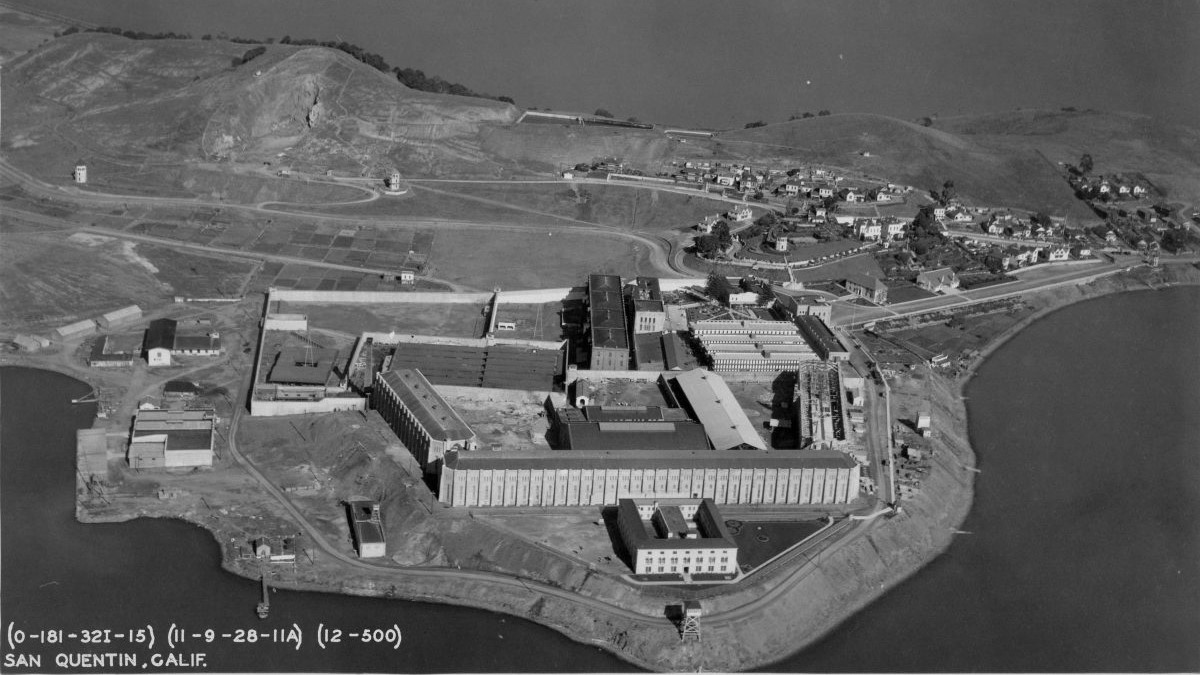 Photo of prison from the air.
