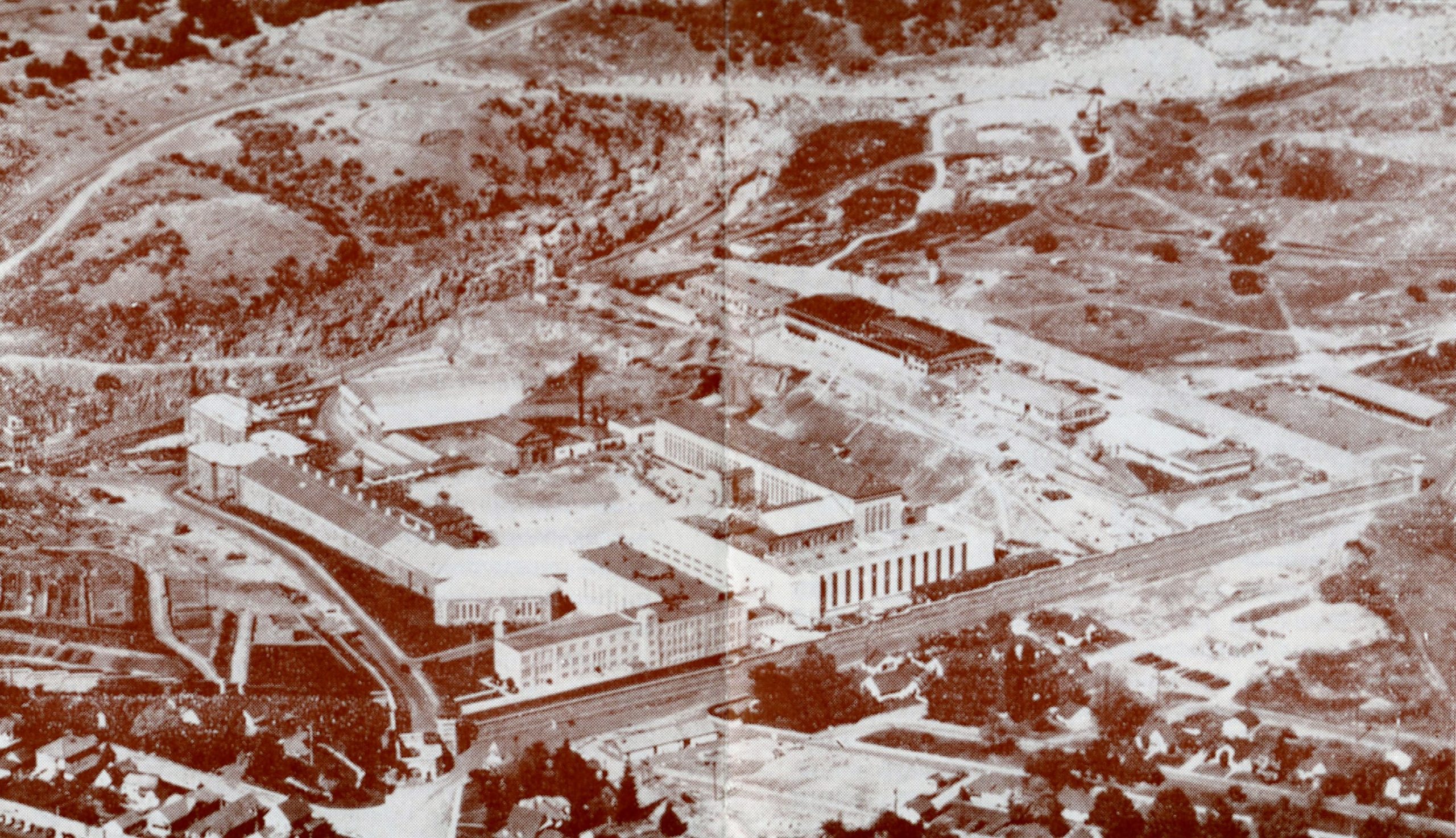 Overview photo of Folsom Prison's buildings and walls.