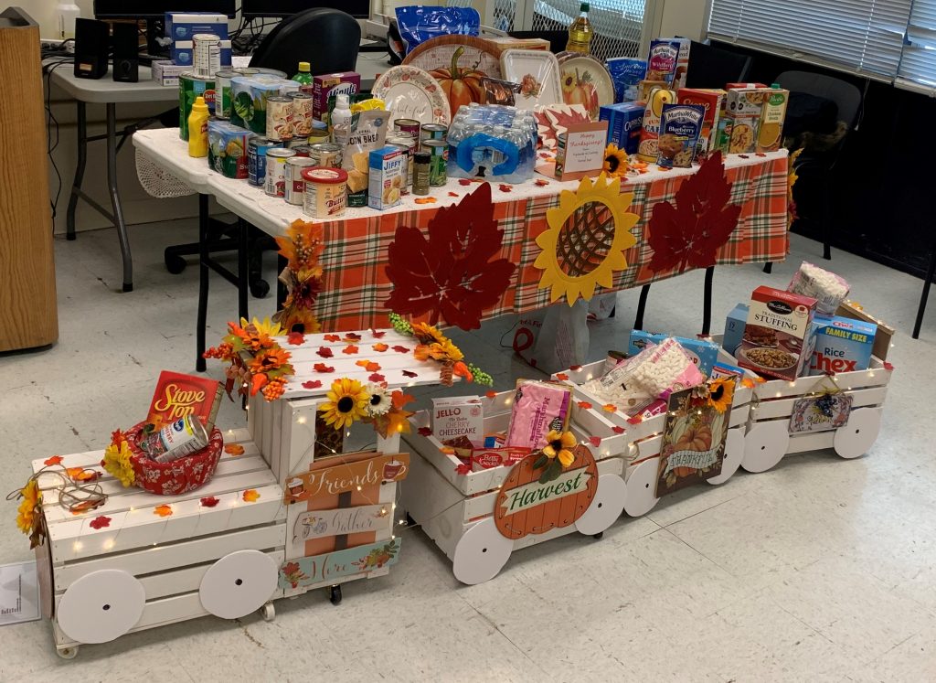 Turkey and Thanksgiving themed baskets, even one looking like a train.
