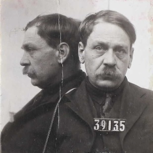 Man with 39135 inmate number at San Quentin State Prison in 1924.
