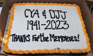 A cake with the words "CYA & DJJ 1941-2023 Thanks for the Memories."