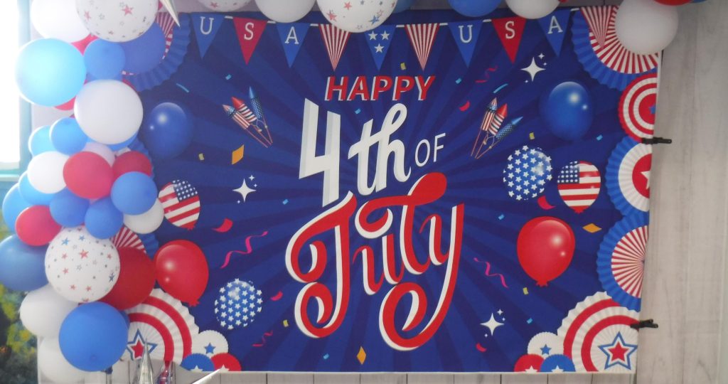 fourth of july photo backdrop with balloons at California Institution for Women's visiting room.