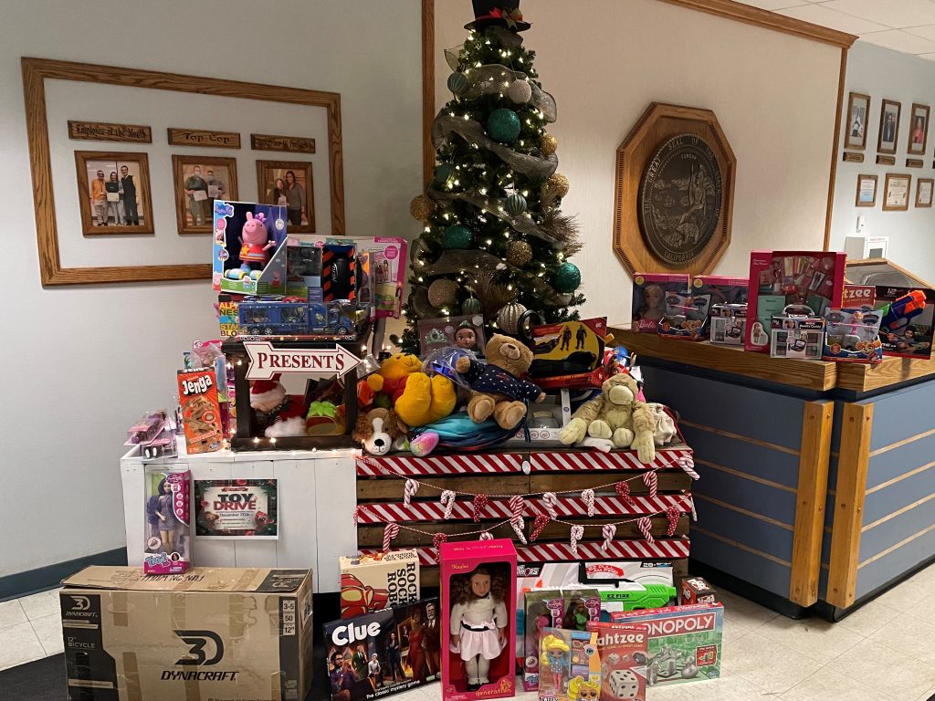 LAC donates toys