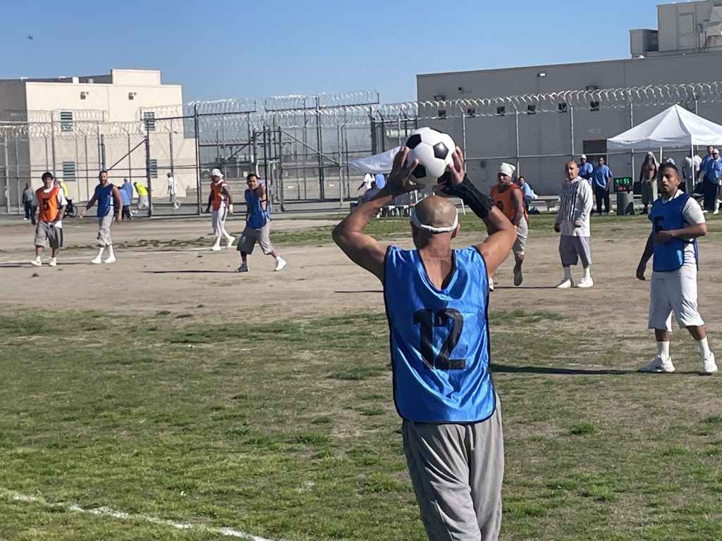 SATF incarcerated throwing fútbol in play