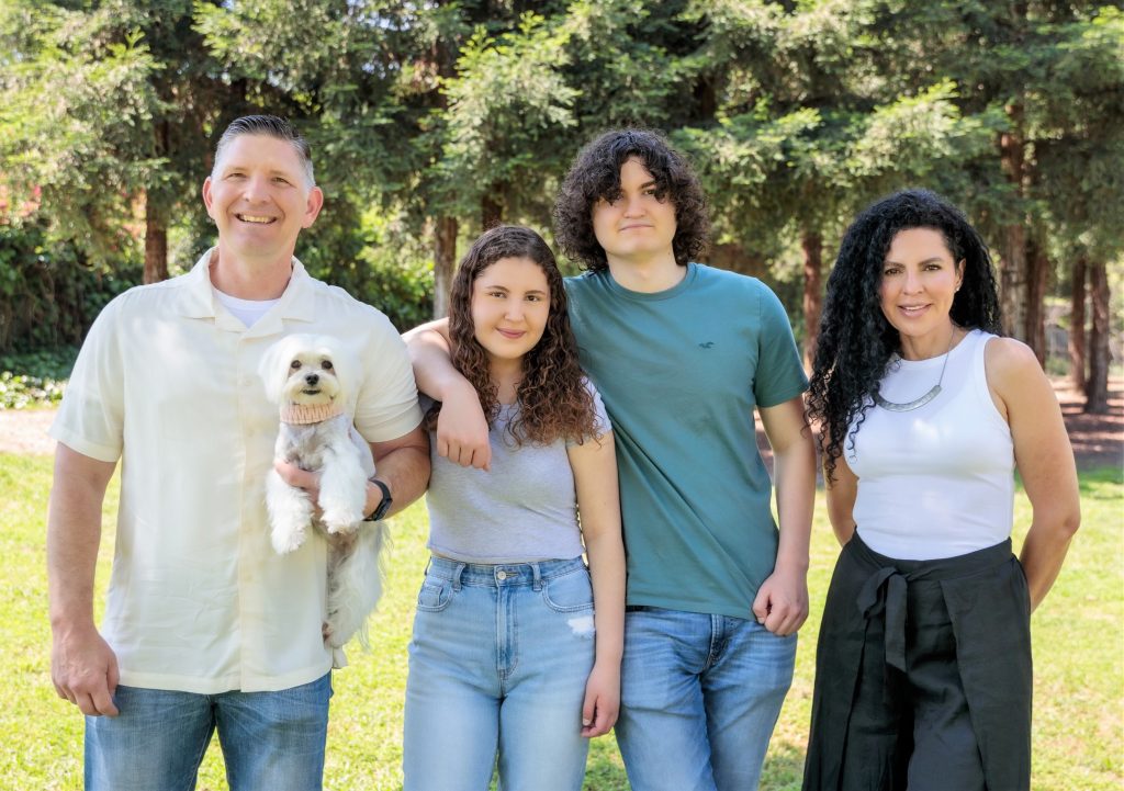 SATF lieutenant with his two children and his wife.