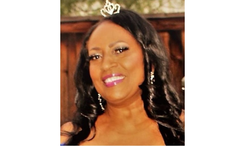 Ann Lee Wesson-Williams wearing a tiara and smiling, obituary featured image.