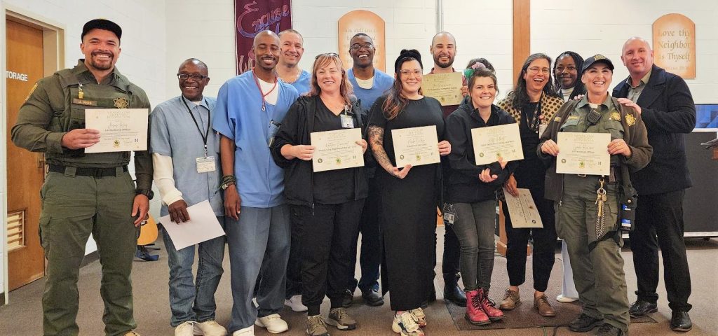 A group photo of staff and the incarcerated.