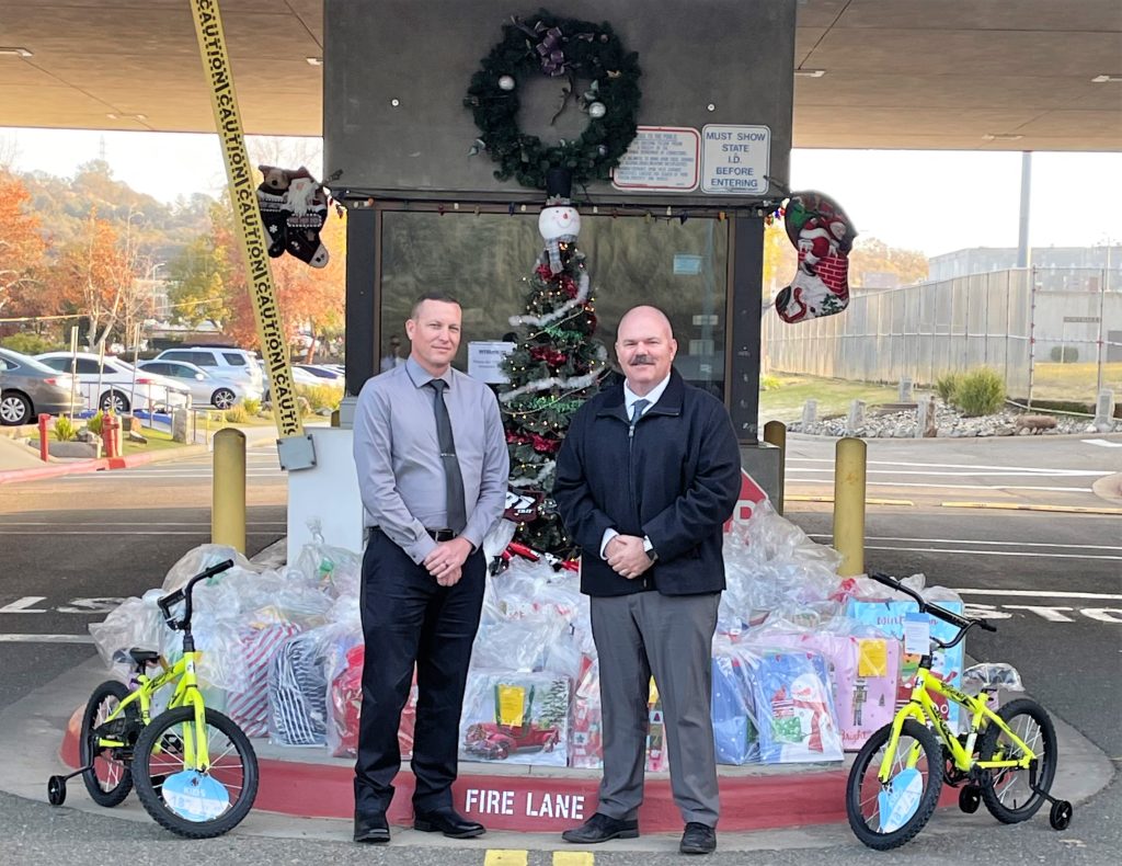 Warden and chief deputy warden with gifts to donate. 