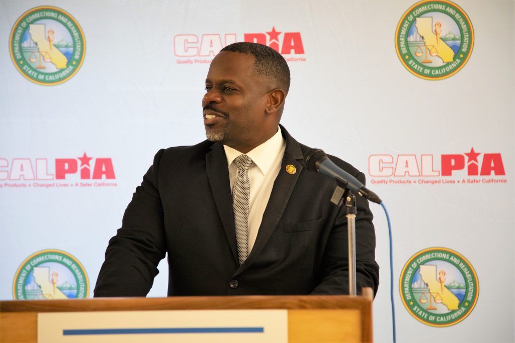 Jason Johnson speaking to CALPIA graduates at Corcoran prison.