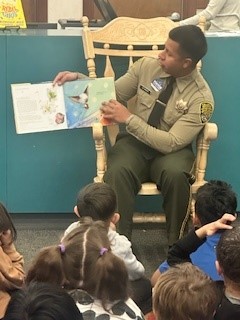 Officer Miguel Vargas reading to students
