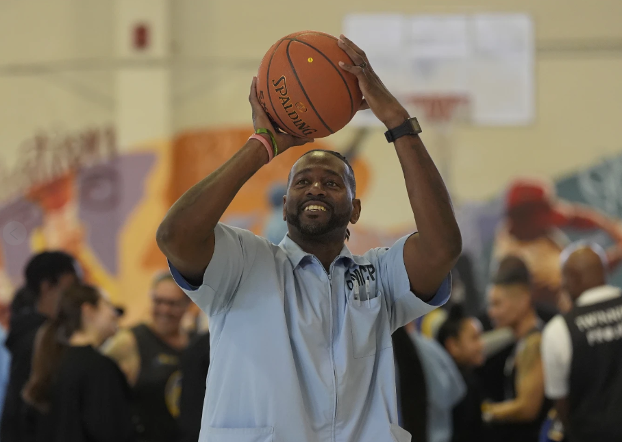 Ray Woodfork shooting a basketball