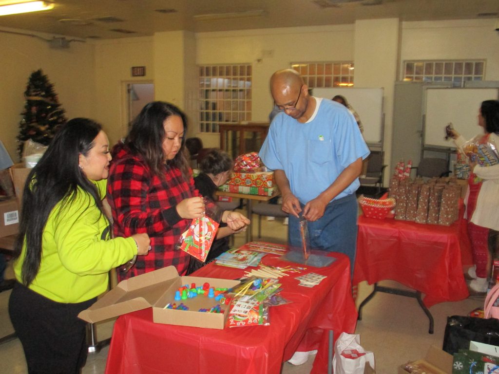 Crafts at CMF during Christmas holiday visiting. 