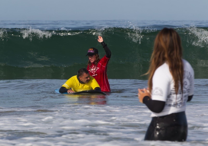 People receive guidance during a surf therapy clinic.