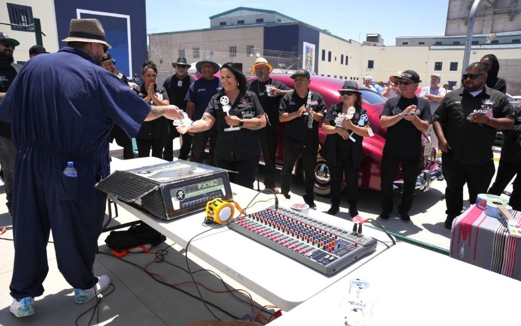 A person hands out an award during the RJD car show.