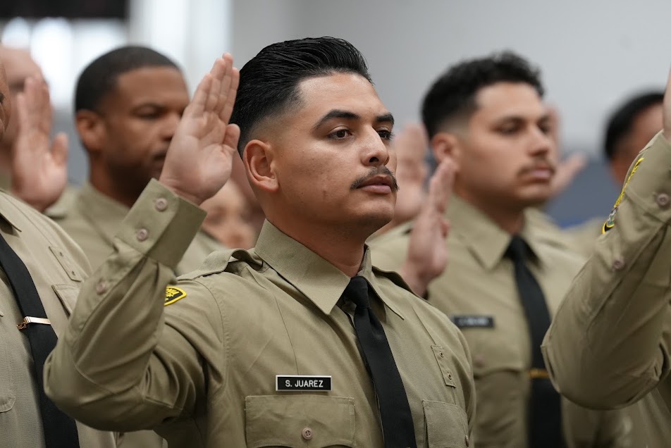 New correctional officers take the oath after graduating.