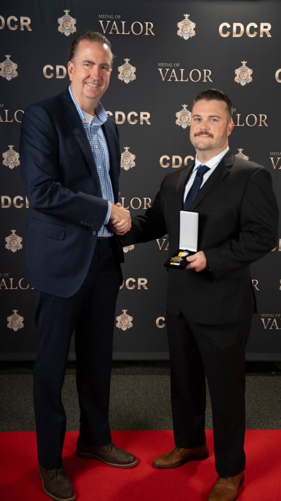 Secretary Macomber shakes hands with honoree at the MOV 2026.