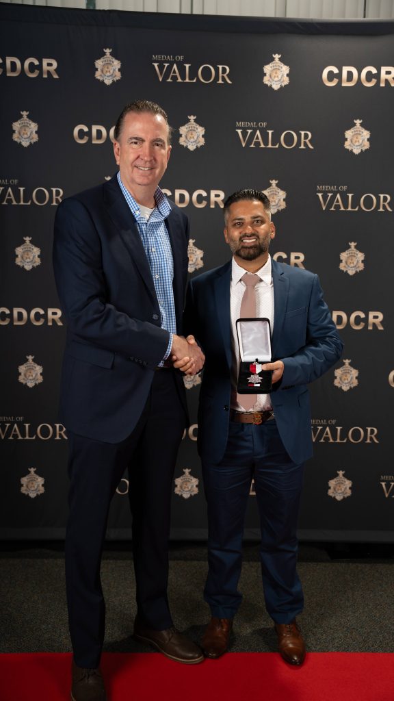 Secretary Macomber shakes hands with honoree at the MOV 2026.
