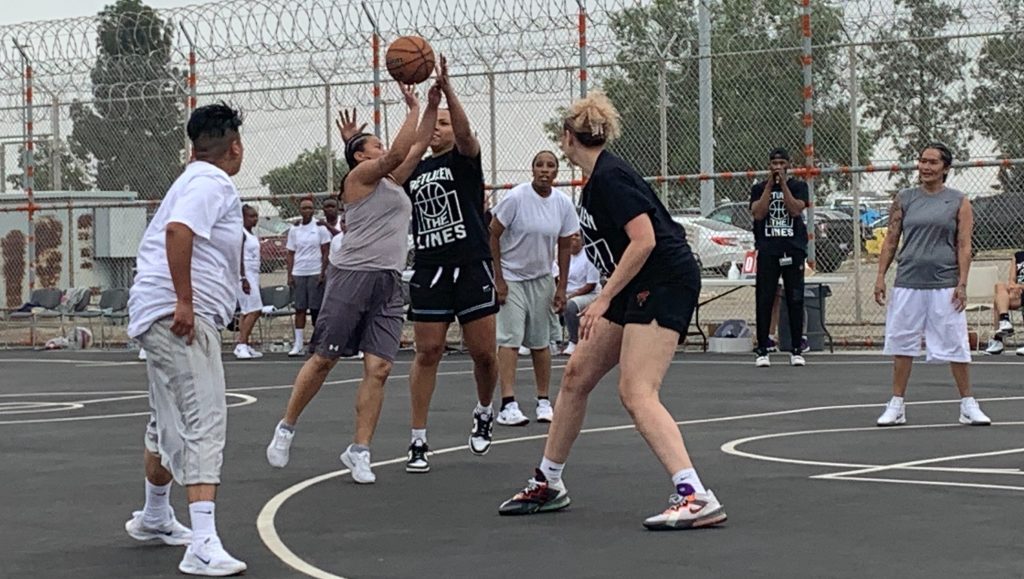 women playing basketball